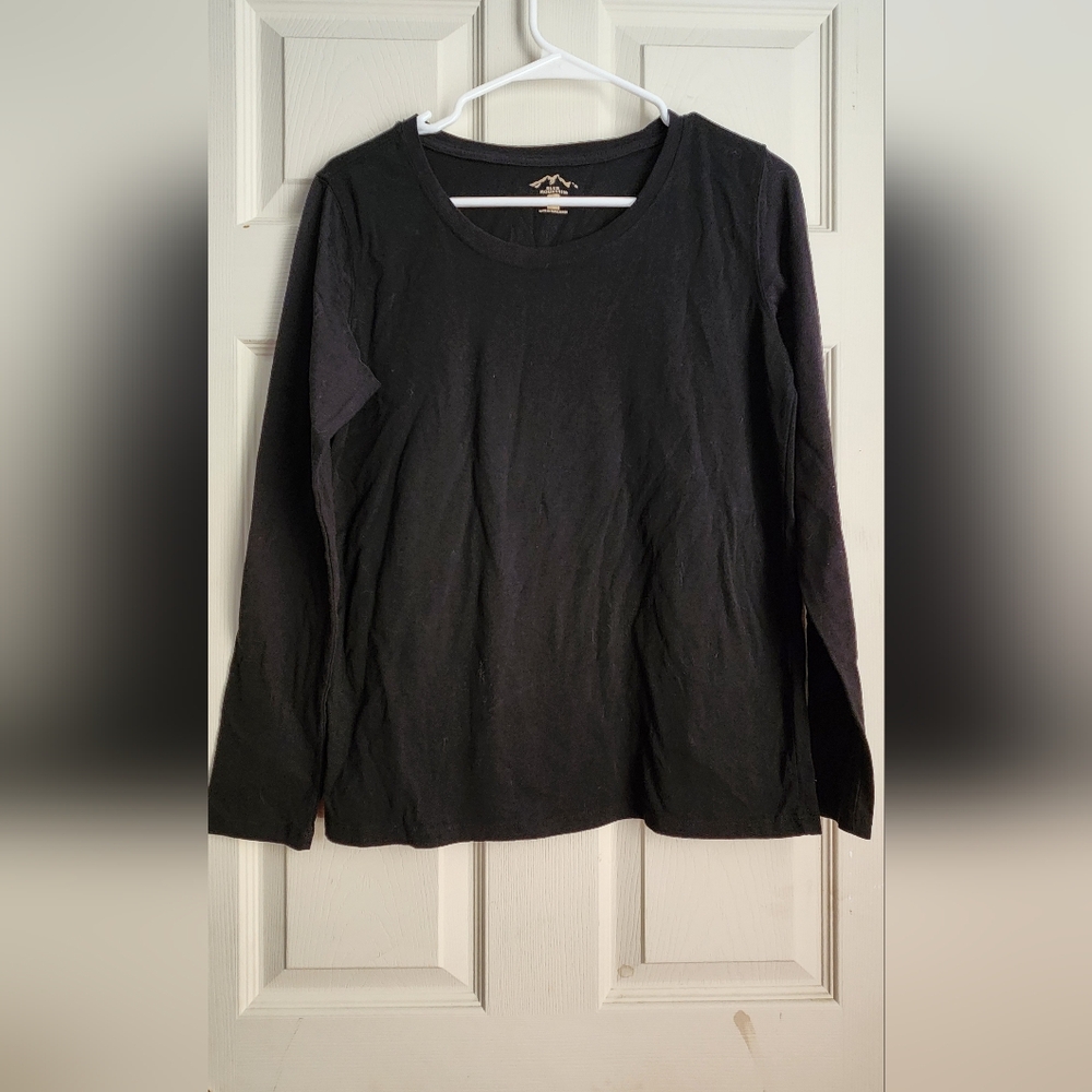 Blue Mountain Black Long Sleeve Cotton T-Shirt | Size S